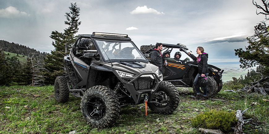Polaris RZR - všude tam, kde asfalt končí