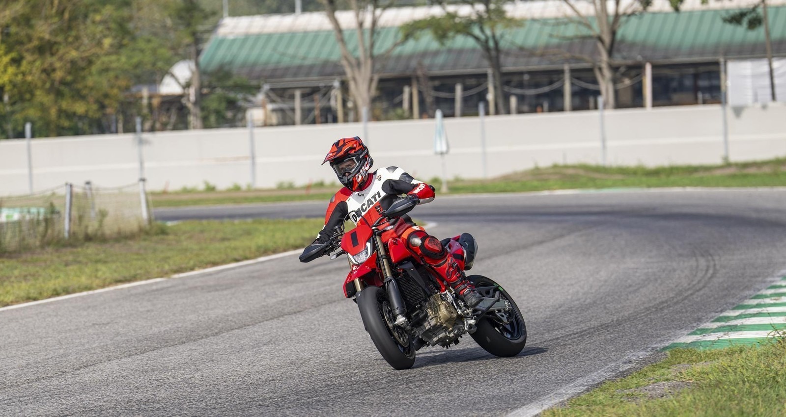 Hypermotard 698