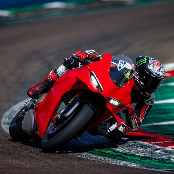 model Ducati Panigale V4 S