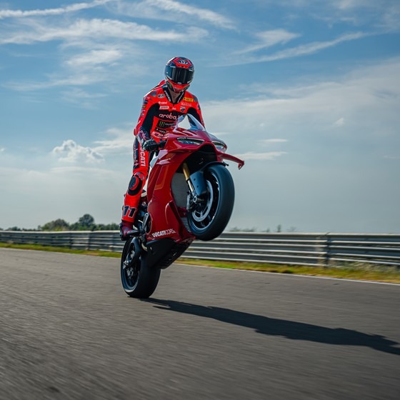 model Ducati Panigale V4 R