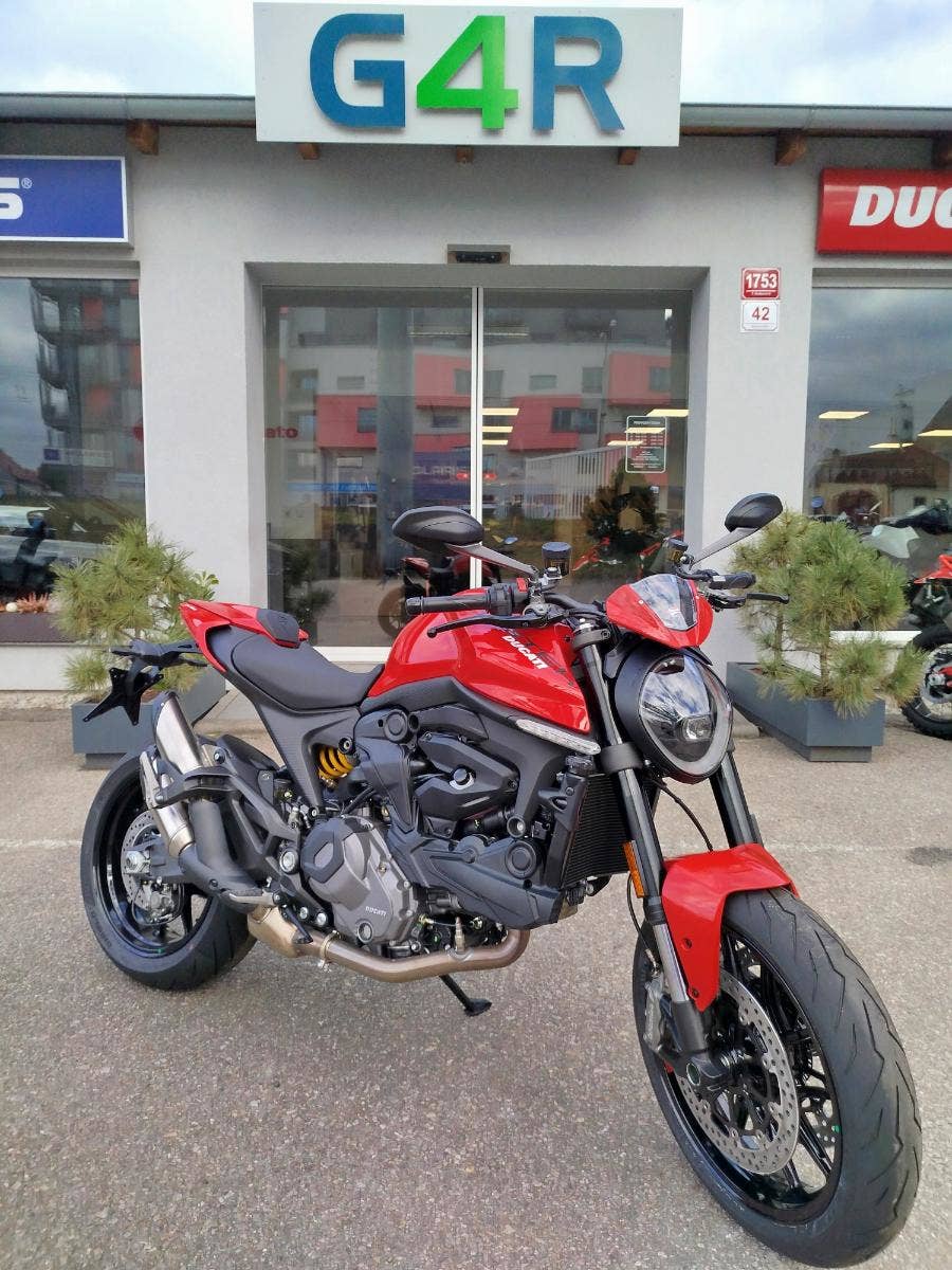 Ducati Monster Plus, AKCE
