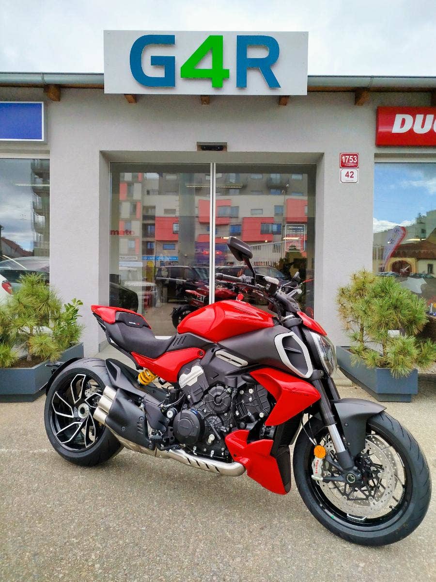 Ducati Diavel V4, SKLADEM