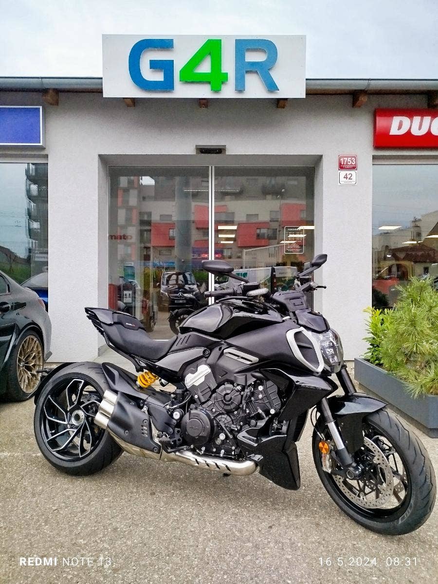 Ducati Diavel V4, AKCE, ČERNÝ