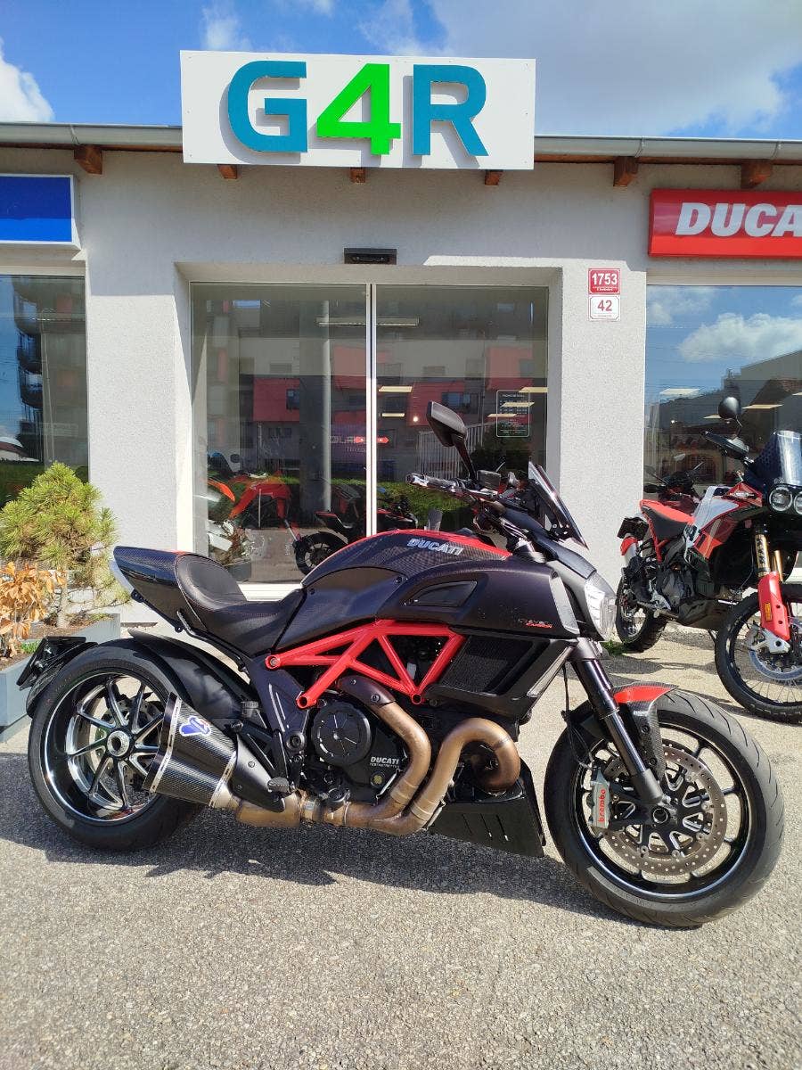 Ducati DIAVEL CARBON RED AND MATT CARBON, 1. MAJ V ČR